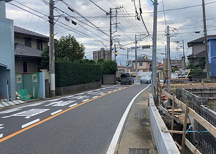 前面道路含む現地写真_3