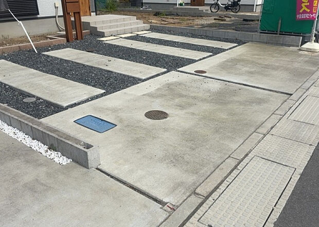 【駐車場】駐車場と明記されていても、最小スペースでつくられた駐車場だと大型車は駐車できなかったり、出入りしにくくなったりする可能性があります。お車のサイズと購入したい物件の駐車場のサイズを現地で確認しましょう。