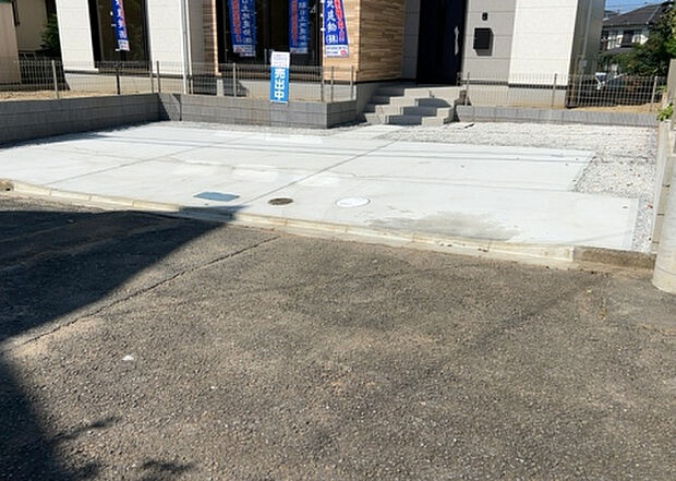 【駐車場】駐車場と明記されていても、最小スペースでつくられた駐車場だと大型車は駐車できなかったり、出入りしにくくなったりする可能性があります。お車のサイズと購入したい物件の駐車場のサイズを現地で確認しましょう。