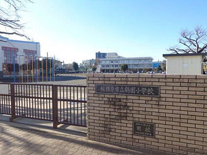 鶴園小学校 1555m(徒歩20分)