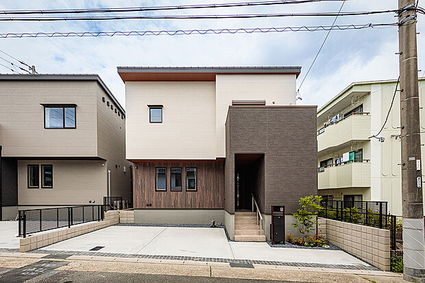 T-1／宅配ボックス付きで、不在時でも荷物を受け取れる安心感が、日々の暮らしにゆとりと豊かさを与えてくれます。