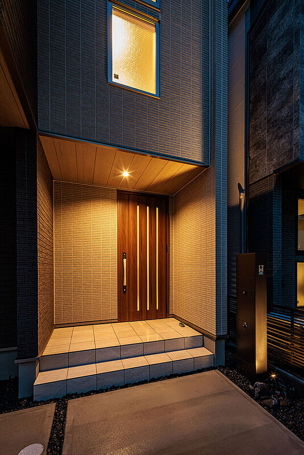 【外観】T-1/夜間玄関まわり