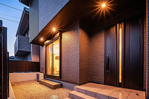 【庭】T-3／豊かなひと時をもたらす南面庭は、家族だけのプライベートスペース。ガーデニングなどの趣味はもちろん、お子さんの遊び場など多目的に利用できるので、おうち時間も充実します。