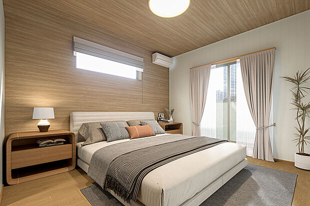 【主寝室完成予想図】T-1／バルコニーから注ぐ柔らかな光で目覚める、心地よい主寝室。天気の良い日は窓を開けて、風を感じながらリラックス。就寝前のひとときも豊かに彩る、贅沢な空間です。