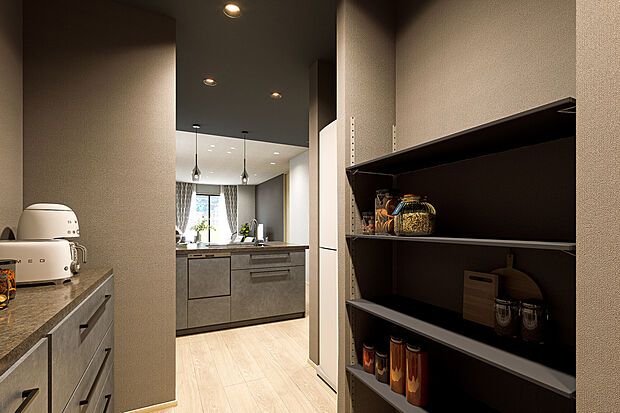 【パントリー完成予想図】T-4/可動棚やカップボード置き場として広々とした背面スペースをご用意しています。食器からキッチン雑貨、保存食の備蓄や防災グッズまでがまとめておける大容量でマルチな空間です。