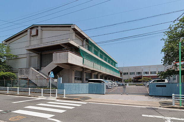 神の倉小学校（約800m）