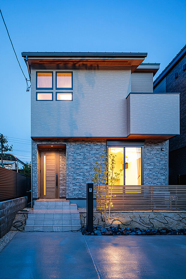 【外観】T-1／夜間外観