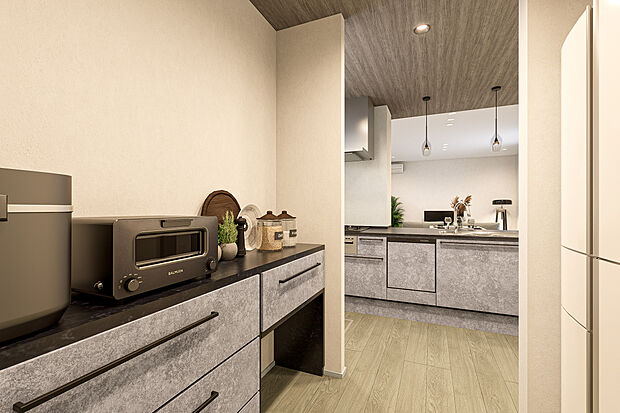 【キッチン完成予想図】T-1／キッチン背面にはカップボードや冷蔵庫が置ける広々としたスペースを確保。調理中の動線がスムーズで、ポットやレンジなどのキッチン家電も便利に使えます。来客時にはプライバシーを守れて安心です。