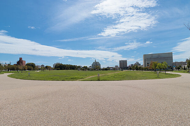 川名公園(約1,120m)