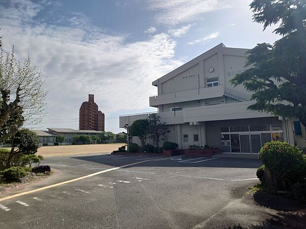 豊川小学校（約1,100m）