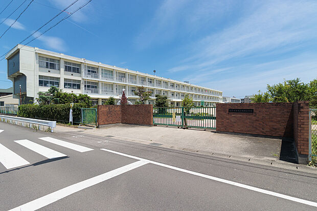 鴨田小学校(約880m)