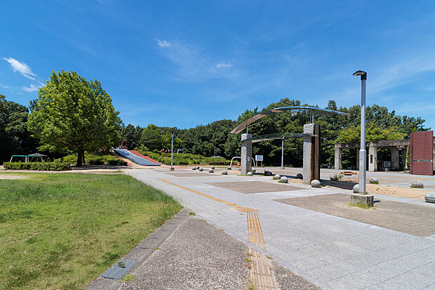 小幡緑地公園（約2,200m）