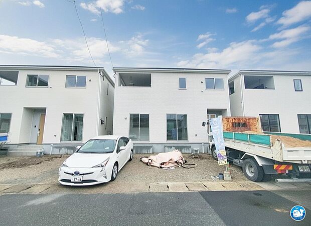 スッキリとした2階建て。全棟インナーバルコニーで天候にも左右されず、洗濯物が干せます。
