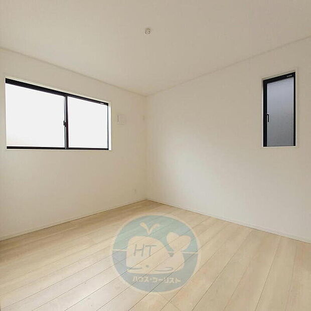 【同形状・同仕様写真(洋室）】2面採光の明るい室内は温もりを感じられるお部屋です。
