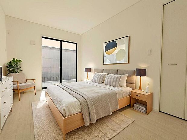 【寝室】ゆったりとした安らげる主寝室。リラックスできる空間で1日の疲れを癒してください。