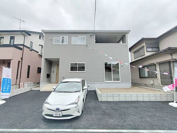 【外観２】オープン外構の開放的な街並み、ガーデニング好きの方に