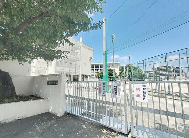 横手中学校(約722m)