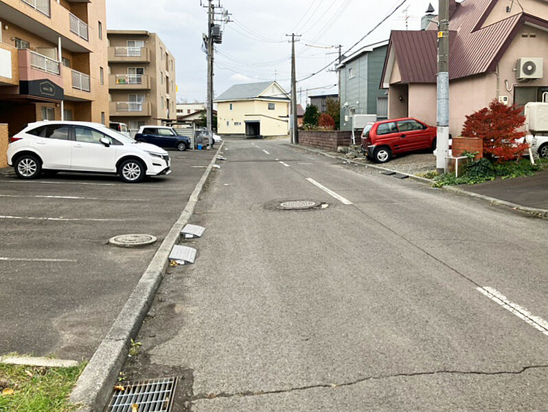 【現地写真】
徒歩10分圏内にスーパーやコンビニ、総合病院などが揃い住環境良好。ぜひ周辺環境と合わせて現地をご覧ください。
（2024年11月撮影）