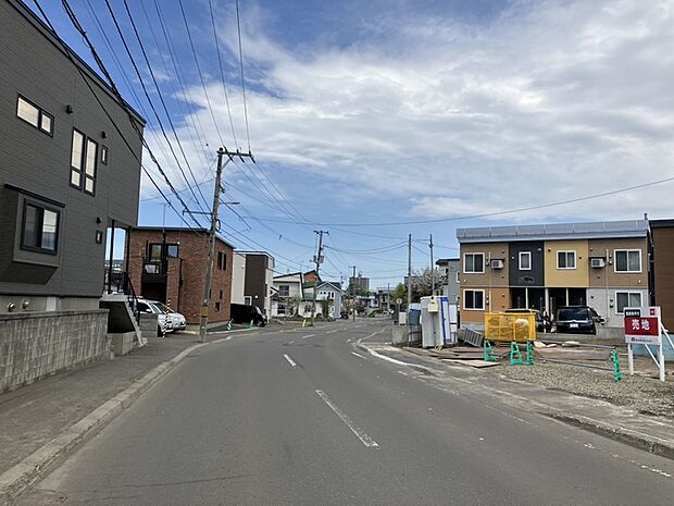【現地写真】
間口も広く開放感がございます。広い土地を活かして、ご家族に合った間取りの夢のマイホームをぜひご実現ください。
(2026年5月撮影)