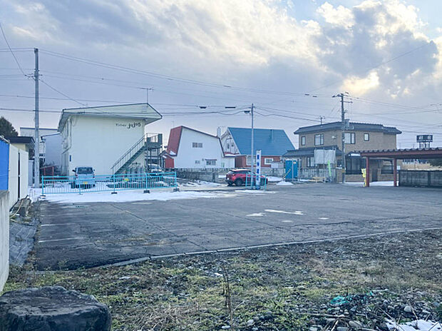 【現地写真】
開放感あふれる敷地に全3区画の売地が登場です。全区画約77坪の広さがあり夢が広がりますね。
(2025年12月撮影）