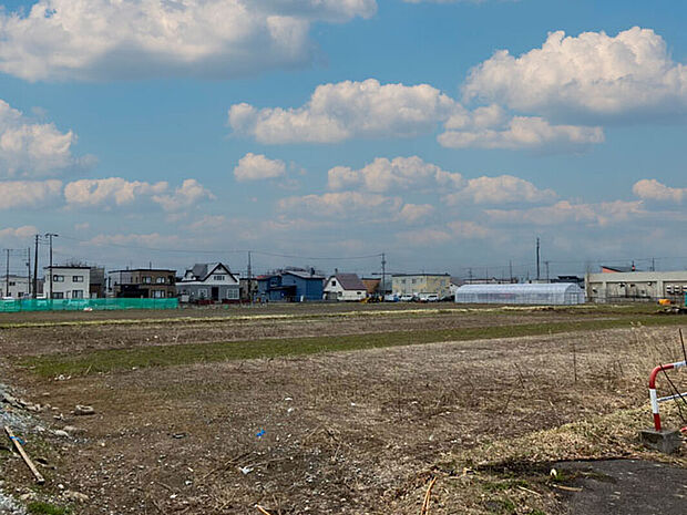 【現地写真】
全4区画の売地です。周辺は、住環境に配慮された第一種低層住居専用地域の閑静な住宅地となっております。
(2026年4月撮影）