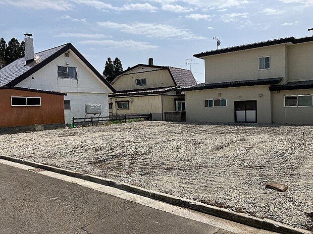 【現地写真】
周辺は第一種低層住居専用地域の閑静な住宅街。のびのびと暮らせる環境も魅力のポイントです。
(2026年4月撮影）