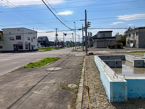 【現地写真】
住宅街の一画につき、落ち着いた環境で新生活をスタートできます。ぜひ周辺環境と合わせて現地をご覧ください。
(2026年5月撮影)
