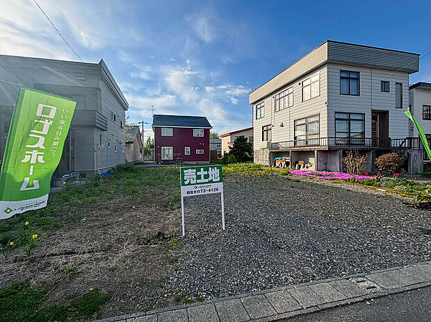 【現地写真】
様々な間取りにも対応できるバランスの良い整形地。現在更地につき即お引渡しも可能。スムーズに建築を進められます。
(2026年6月撮影）