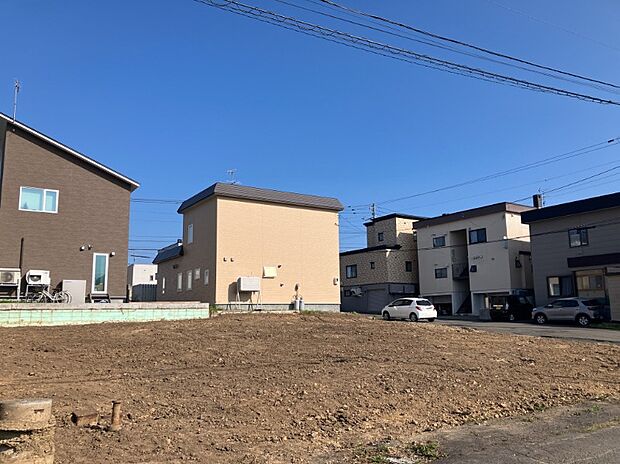 【現地写真】
豊かな陽光に恵まれた立地で、心地よい暮らしを叶える住まいづくりが可能。建築プラン例も多数ご用意しておりますので、ぜひお気軽にお問い合わせください。
（2026年6月撮影）