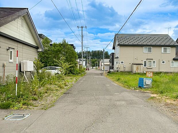 現地写真】
十勝バス「栄通5丁目」停まで徒歩約3分。通勤やお出かけに利用しやすく、日々の移動がしやすい立地です。現地周辺の雰囲気もぜひご確認ください。
（2026年7月撮影）