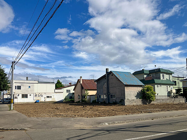 【現地写真】
約44坪～約49坪のゆとりある区画。平坦な整形地のため、建築設計はもちろん、完成後も快適に暮らしやすい住環境です。
（2026年7月撮影）