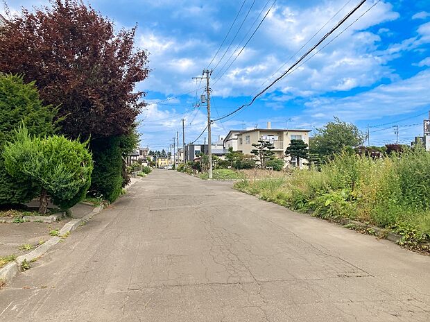 【現地写真】
経済的で地球環境にもやさしい都市ガスエリアです。周辺には生活利便施設が揃い、日々のお買い物や暮らしにも便利な住環境です。
（2026年9月撮影）