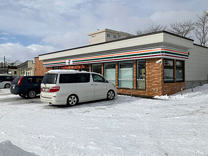 セブン-イレブン 苫小牧高丘店 900m(徒歩12分)