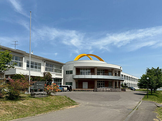 西部中学校(約1,200m)