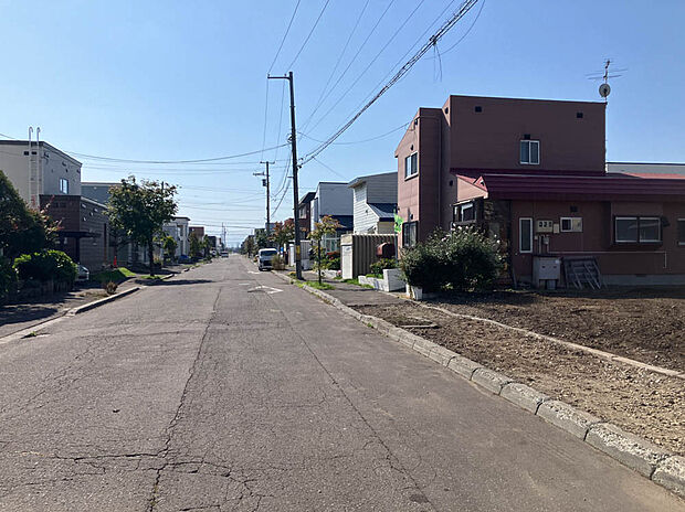 【【現地写真】】「札苗緑小学校」まで徒歩約3分。スーパーやコンビニ、郵便局などの生活利便施設も徒歩圏内に揃い住環境良好です。
(2025年10月撮影)