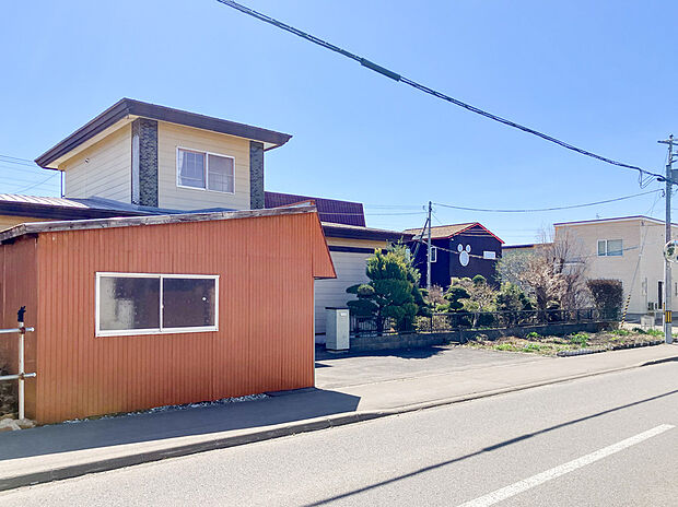 【【現地写真】】周辺には高い建物も少なく、間口も広いため陽当り通風良好。開放感のある立地で、快適にお過ごしいただけます。
(2025年9月撮影)