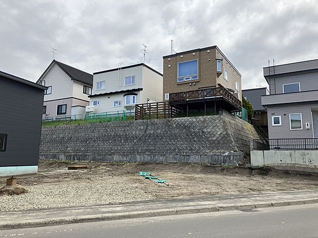 【【現地写真】】更地でのお引渡しになります。解体費用が抑えられ、スムーズに建築を進めることができます。
(2026年5月撮影)