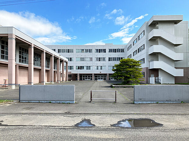 景雲中学校（約800m）