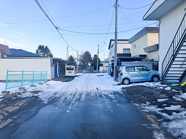 【【現地写真】】車通りの少ない静かな住環境も魅力です。子育て世帯のファミリーにもおすすめの物件です。
(2025年12月撮影）