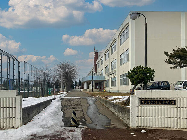 緑園中学校（約1,500m・徒歩19分）