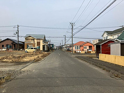 【現地写真 北西前面道路】