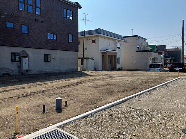 【【現地写真】】お花見の名所としても知られる自然豊かな「五稜郭公園」まで徒歩約9分。お散歩も楽しめそうです。
(2026年3月撮影)