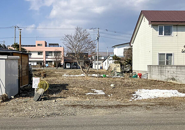 【【現地写真】】南側道路につき陽当たり良好。間口の広い区画で、採光や通風を確保しやすく、お庭やカースペースも広く取ることができます。
（2026年4月撮影）