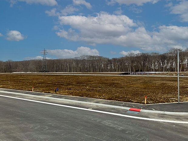 【【現地写真】】地勢はプランの自由度が高まり、建築後の生活もしやすい平坦地な整形地です。
(2026年4月撮影)