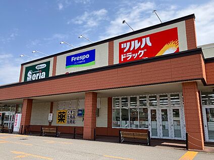 ツルハドラッグ戸倉店 1700m(徒歩22分)