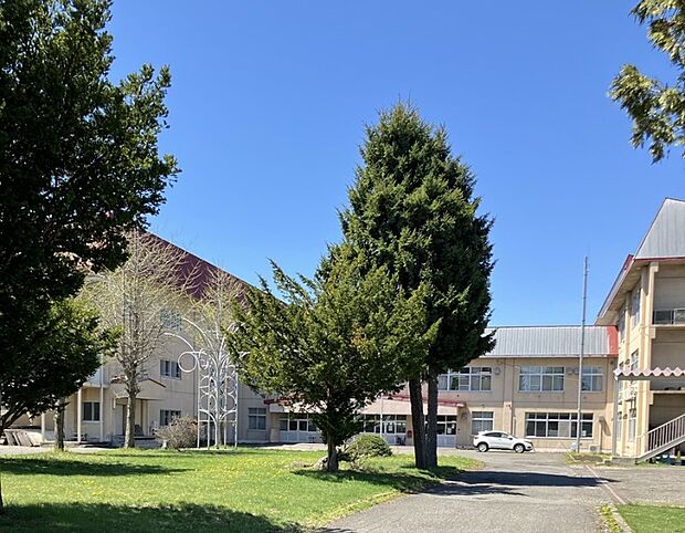 帯広市立第二中学校（約1,200m）