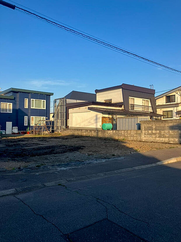 【【現地写真】】ゆとりある土地なら、間取りの自由度が高まり、夢も広がりますね。建築プランもご用意しております。ぜひお気軽にお問い合わせください。
(2026年6月撮影)