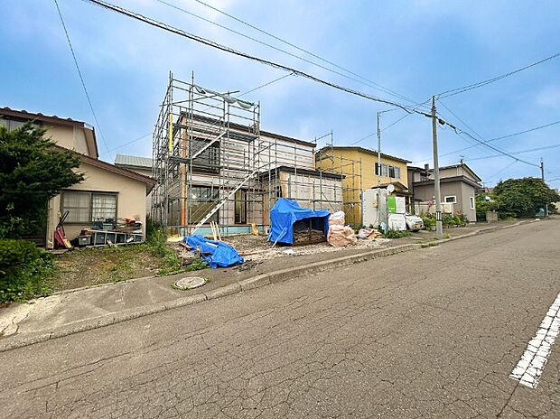 【【現地写真】】南東側道路に面した立地で、陽当たりの良さが魅力です。暖かな陽光が差し込む、明るく心地よい住まいを実現します。
(2026年8月撮影)