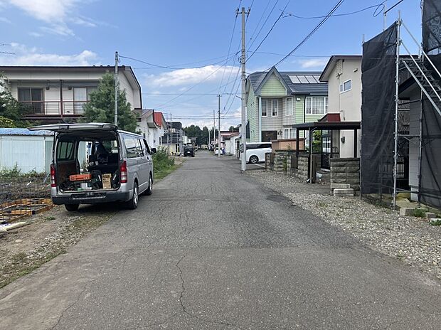 【【現地写真】】開放感あふれる南東角地に位置します。周辺には高い建物が少なく陽当りも良好、快適に過ごせるお住まいが完成します。
(2026年9月撮影)