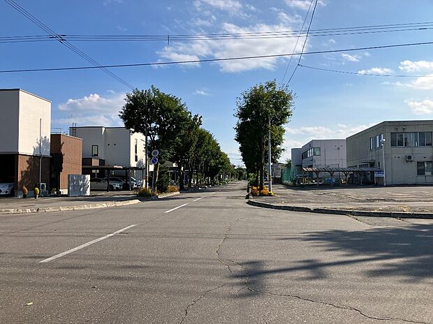 【【現地写真】】徒歩10分圏内には生活利便施設が充実。日常の買い物や用事を身近で済ませやすく、暮らしやすい住環境です。
（2026年10月撮影）